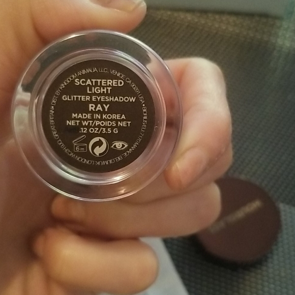 Hourglass eye shadow - Picture 3 of 3